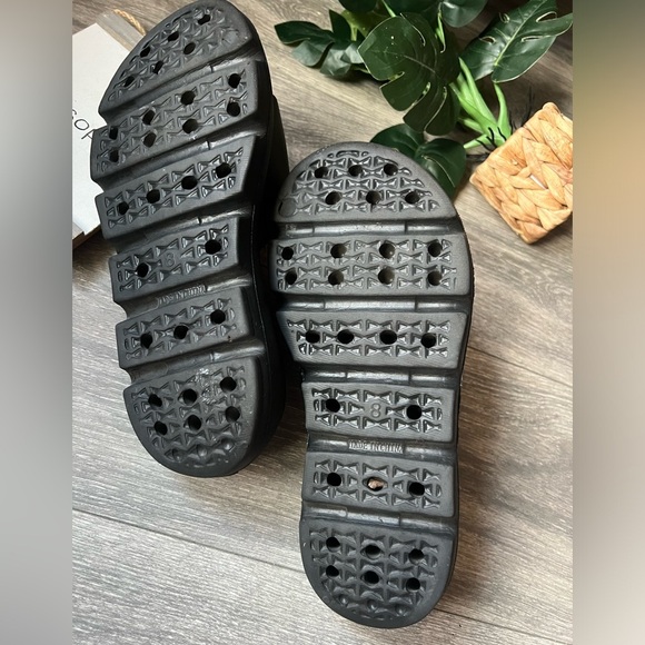 American exchange chunky platform slip on sandals in Black. Size 8. - Picture 6 of 7